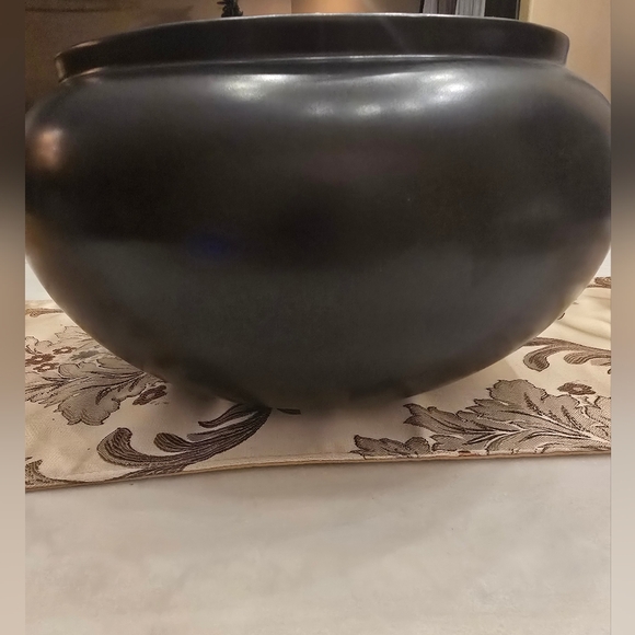 New In Box Crate & Barrel Jimena Black Centerpiece Bowl - Picture 4 of 5